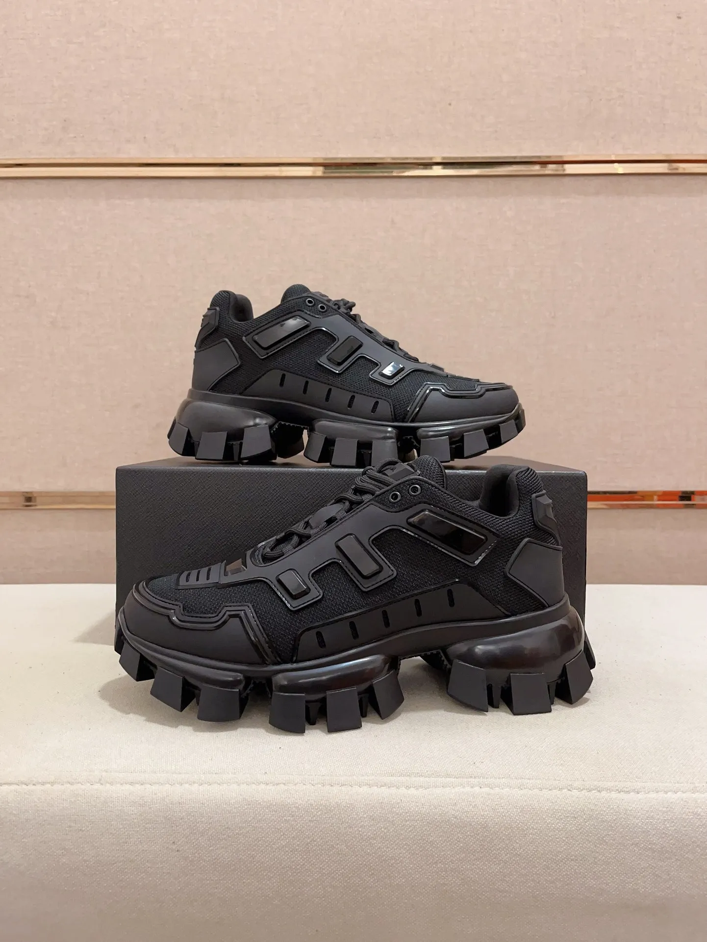 Men's Men's Shoes 💰 620💰 ✔️✔️✔️High-quality new PRADA counters are launched at the same time. The new men's shoes and 😘fabrics are selected from first-layer cowhide. Lining: imported elastic mesh➕cowhide lining. 👍🏿High-end☄️Open-molded non-slip rubber outsole, exquisite lines, simple and elegant, comfortable and high-end for leisure travel. Number of yards: 38 to 44. Can be customized for 45 non-refundable!